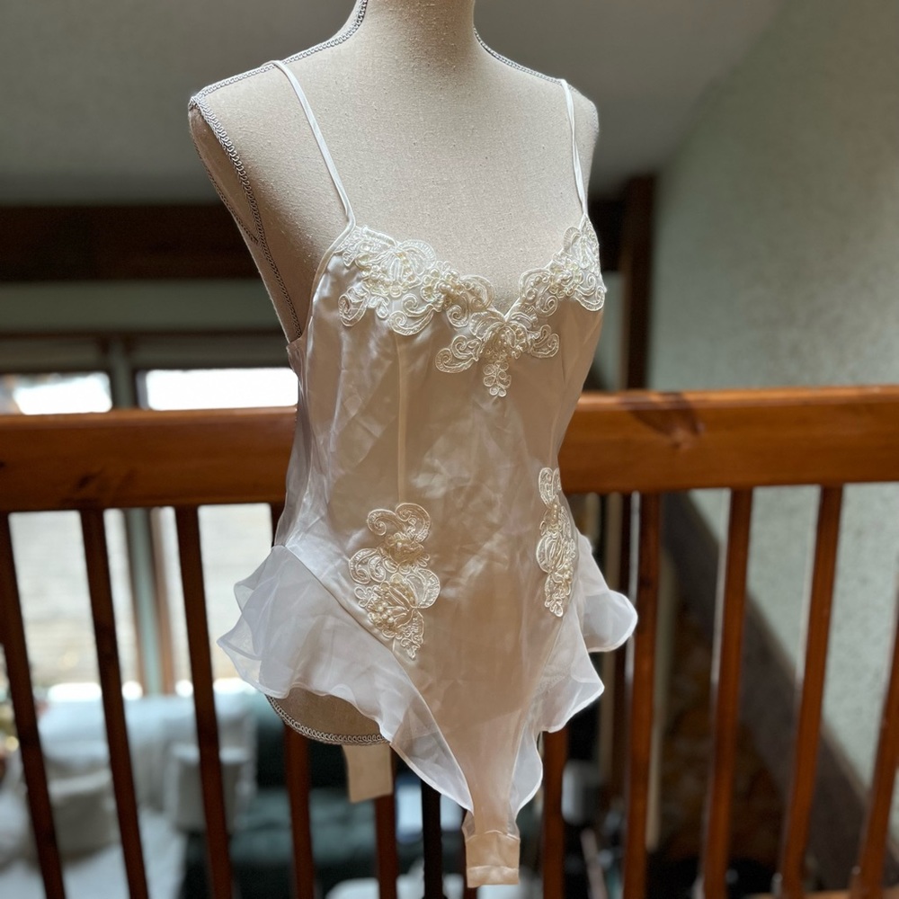 Victoria’s Secret - White play suit in medium